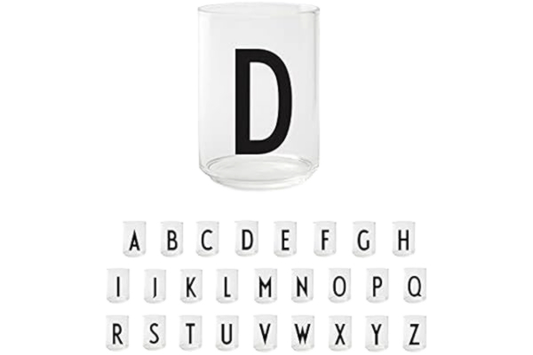 Design Letters  Personligt dricksglas (A-Z) | Dekorativa vattenglas A-Z 350 ml | Perfekt som gåva | dansk design | H: 10,5 x D: 7,5 cm