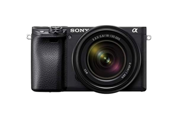 Sony  a6400 ILCE-6400M - Digitalkamera - spejlløst - 24.2 MP - APS-C - 4K / 30 fps - 7.5x optisk zoom E 18-135 mm OSS-objektiv - Wi-Fi, NFC, Bluetooth - sort