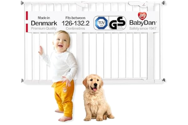 BabyDan  Premier, extra bred tryckpassad trappgrind, 126–132 cm, babygrind/säkerhetsgrind, metall, vit, tillverkad i Danmark – (husdjursgrind/hundgrind)