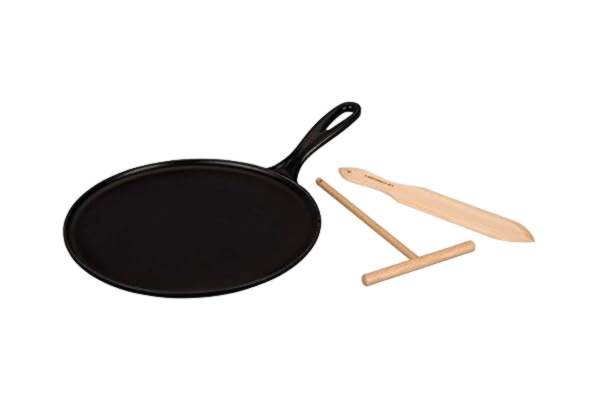 Le Creuset  Crêpepanna i gjutjärn, inkl. träspjäll, Ø 27 cm, rund, lämplig för alla typer av spisar inklusive induktion, 2,17 kg, svart
