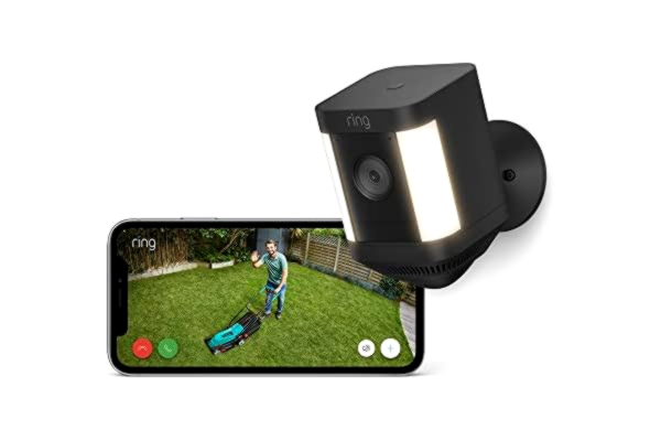 Ring Introducerar Ring Spotlight Cam Plus Battery från Amazon | 1080p HD-video, tvåvägssamtal, nattseende med färg, LED-spotlights, siren, gör-det-själv-installation