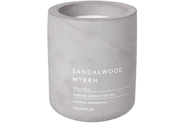 Blomus  -FRAGA- Doftljus L av sojavax, mikrochip, högkvalitativ rumsdoft, karakteristisk betonggook, doft sandalwood myrrh, 55 h brinntid, låg sot (H/B/D: 11 x 9 x 9 cm, mikrochip, 65657)