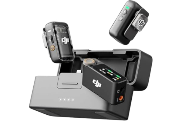 DJI  Mic 2 (2 sänd. + 1 mott. + laddningsfodral), trådlös allt-i-ett-mikrofon, intelligent brusreducering, 32-bitars flytande intern inspelning, 250 m räckvidd, mikrofon för iPhone, Android