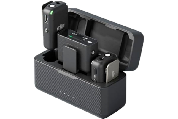 DJI  Mic (2 TX + 1 RX + laddn.fodral), trådlös Lavalier-mikrofon, 250 m (820 fot) Räckvidd, 15-timmars batteritid, brusreducering Trådlös mikrofon för PC, iPhone, inspelningsintervju, YouTube, Vlogs