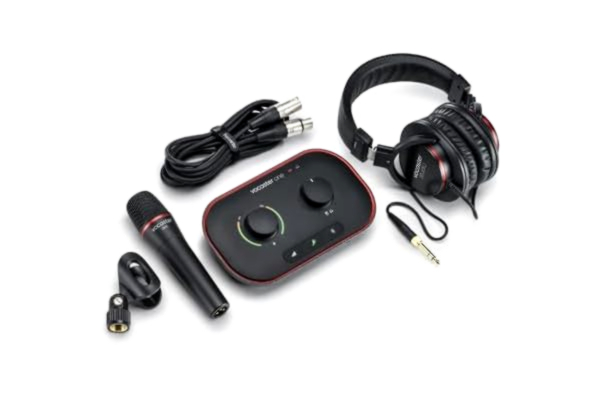 Focusrite  Vocaster One Studio Gränssnitt för pocastinspelning som ensam poddare med DM1-mikrofon och HP60v-hörlurar i hög kvalitet, använder Auto Gain, Enhance och Mute för enkel podcasting, svart