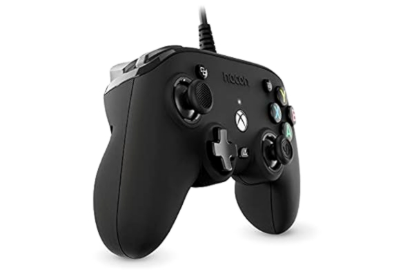 Nacon NACON WIRED OFFICIELL PRO KOMPAKT KONTROLLER ATMOS SVART