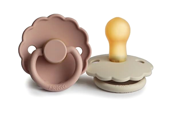 Daisy FRIGG Daisy Latex Napp 2-Pack | Naturgummi napp | BPA-fri | Tillverkad i Danmark | Symmetrisk Körsbärsformad Bröstvårta (Blush/Cream, Storlek 1 (0-6 Månader))