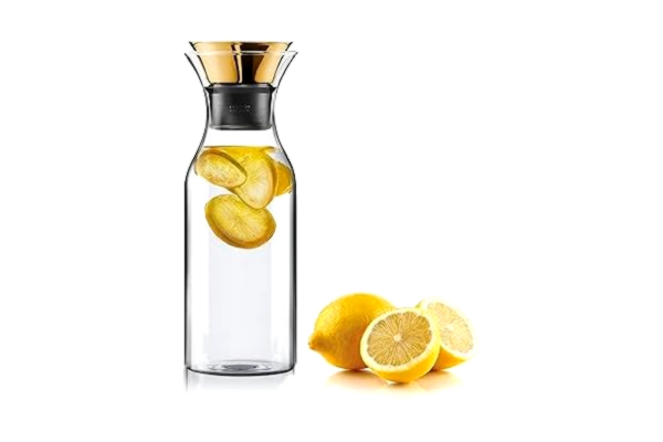 Eva Solo EVA SOLO Kylskåpskaraff 1,0 L med lutande lock mässing passar de flesta kylskåpsdörrar mässing